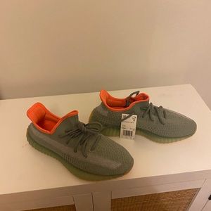 Yeezy’s boosts size 8!